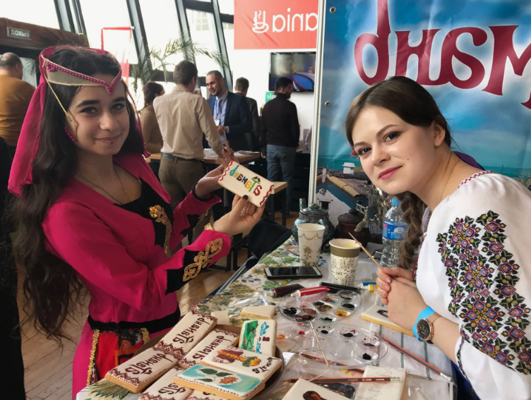 Russian Interpreter Translator Hostess Booth Assistant for KIDS RUSSIA Moscow Exhibition in Crocus Expo