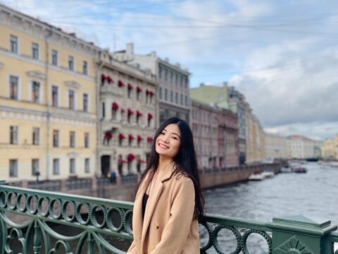 Hướng dẫn viên du lịch Việt-Nga tại St. Petersburg